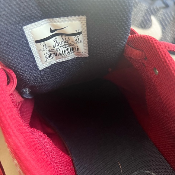 Men’s Nike Sneakers - Picture 4 of 5